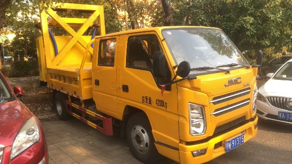 100K防撞車(chē)，帶太陽(yáng)能光板